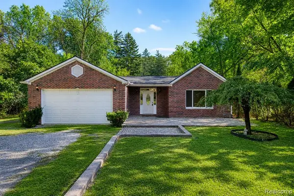 25348 Orchard Lake, Farmington Hills, MI 48336