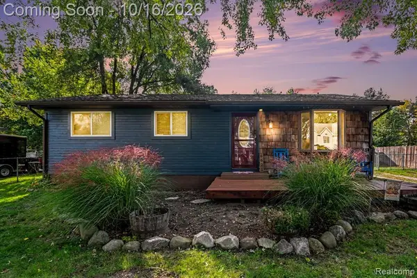 6621 Doyon, Waterford, MI 48327