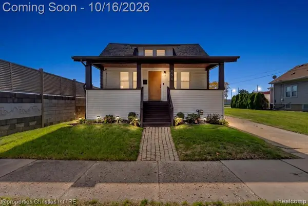 890 E Bennett, Ferndale, MI 48220