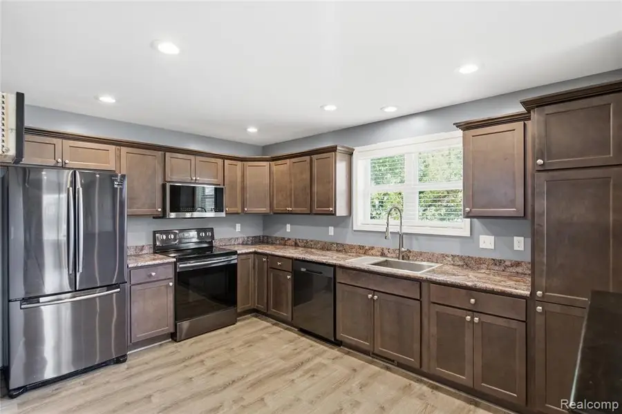 326 W Caroline, Fenton, MI 48430 - #3