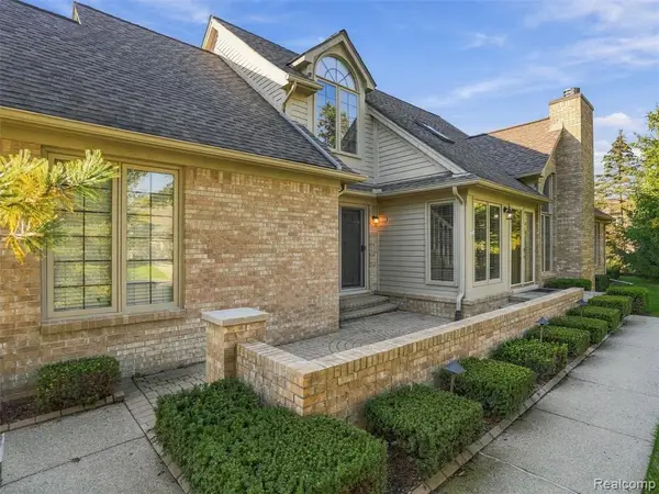 16986 Sandstone, Macomb, MI 48042
