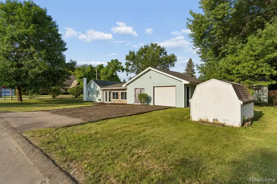 413 5th, Fenton, MI 48430 - #2