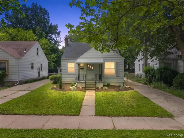 2155 E 8 Mile, Grosse Pointe, MI 48236