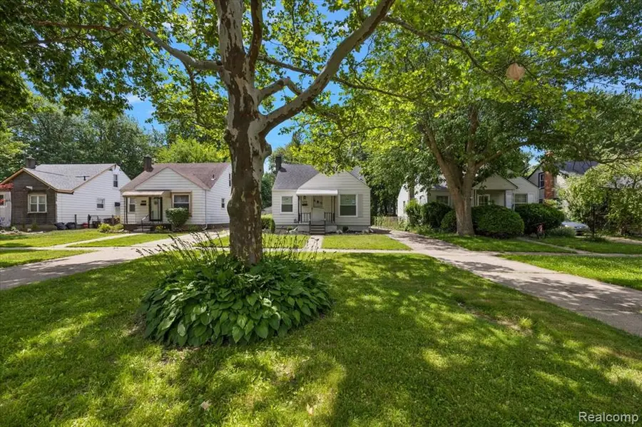 2155 E 8 Mile, Grosse Pointe, MI 48236 - #3