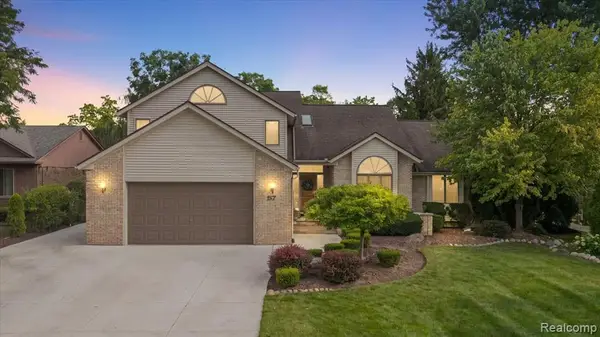 57 Streamview, Troy, MI 48085