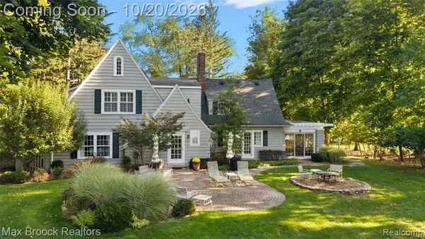 4901 Elmgate, Orchard Lake, MI 48324