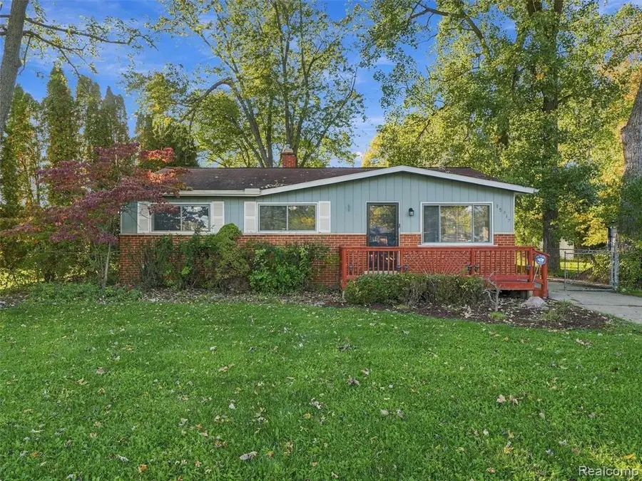 15317 Green Lane, Livonia, MI 48154 - #2