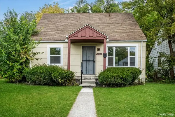 16828 W Chicago, Detroit, MI 48228