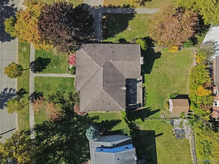 2341 Newbedford, Troy, MI 48085 - #3