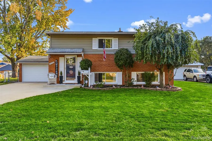 11840 Chattman, Sterling Heights, MI 48313 - #2