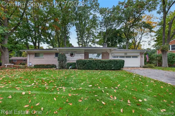 2731 N Lake, Waterford, MI 48329