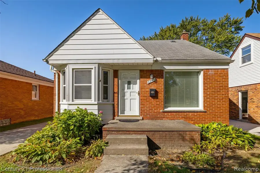 6945 N Vernon, Dearborn Heights, MI 48127 - #2