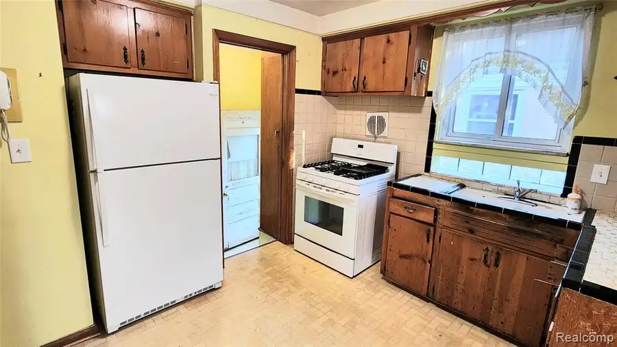 9827 Rosedale, Allen Park, MI 48101 - #3
