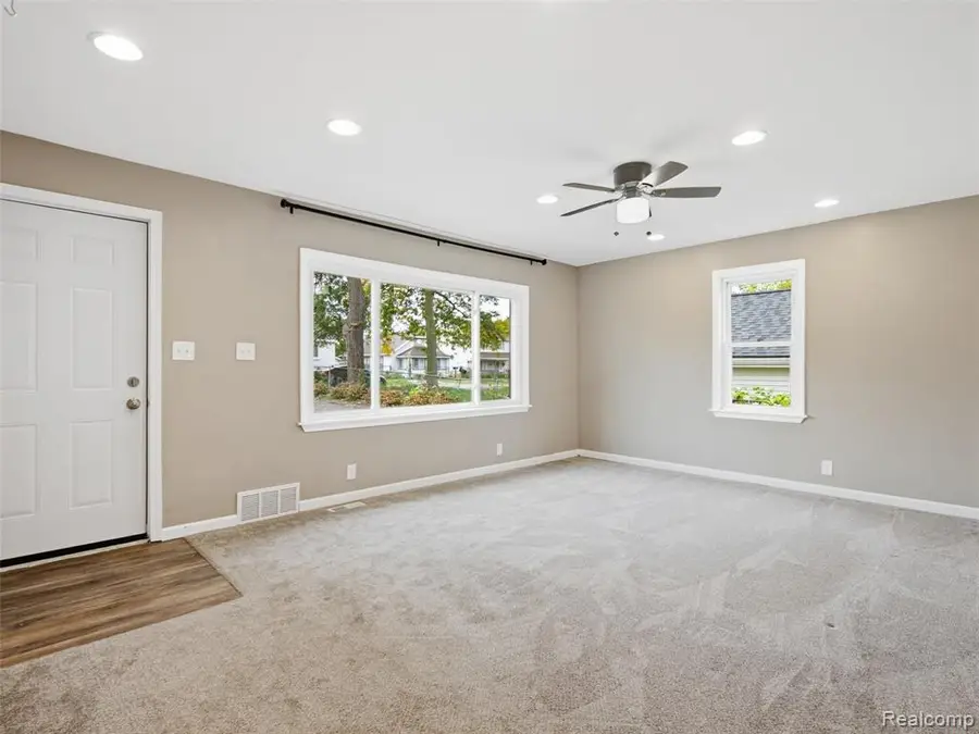 1044 Lakeview, Waterford, MI 48328 - #2
