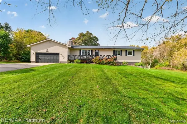 9658 Scholar, Pinckney, MI 48169