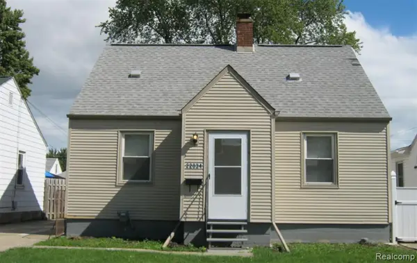 22034 Lambrecht, Eastpointe, MI 48021