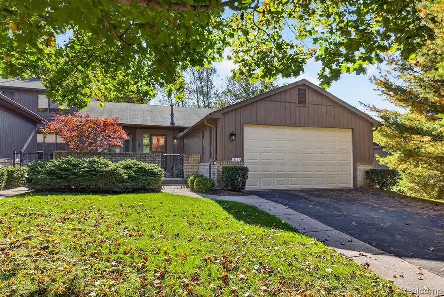 1071 Oak Pointe #36, Waterford, MI 48327 - #2
