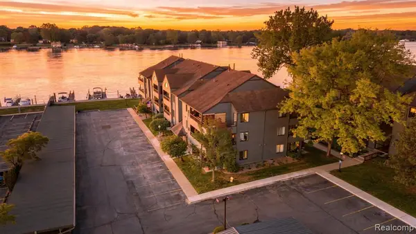 2445 Riverside #202, Trenton, MI 48183