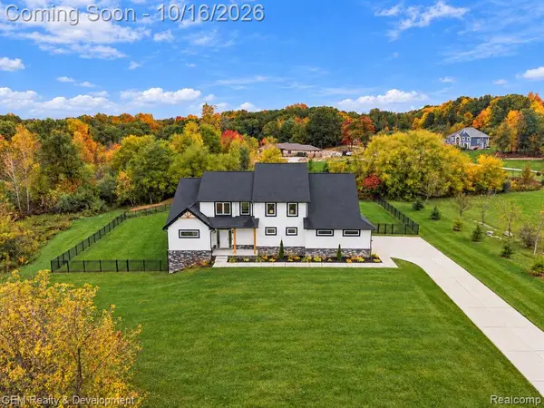 1295 Wind Valley, Holly, MI 48442