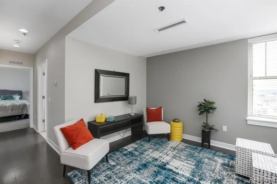 525 W Lafayette, Detroit, MI 48226 - #3