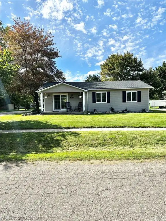 201 Bloomingdale, Fenton, MI 48430