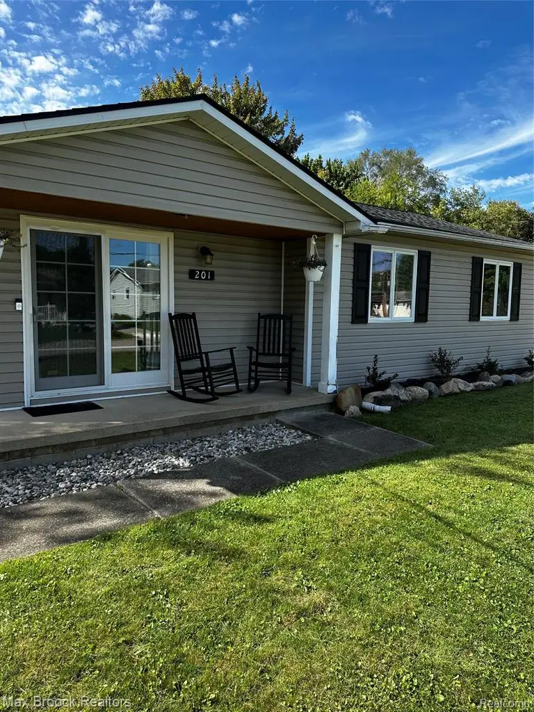 201 Bloomingdale, Fenton, MI 48430 - #2