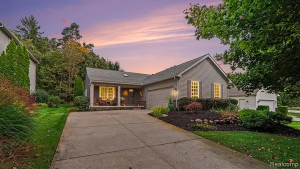2727 Signature, Pinckney, MI 48169