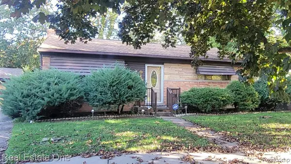 9195 Sarasota, Redford, MI 
