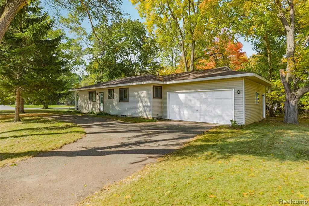 2860 Airport, Waterford, MI 48329 - #1