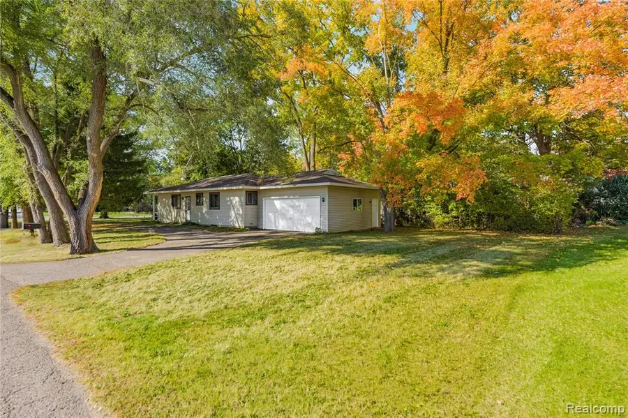 2860 Airport, Waterford, MI 48329 - #3