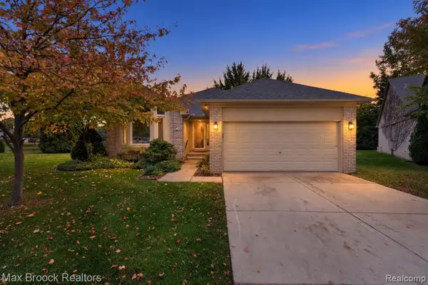 17892 Pointe, Clinton Township, MI 48038