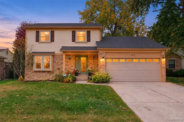 672 Stonehenge, Canton, MI 48188