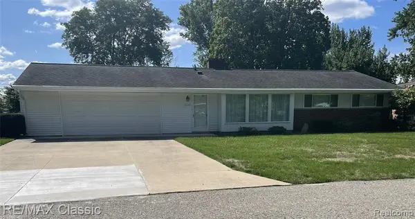 41147 S Mcmahon, Novi, MI 48375