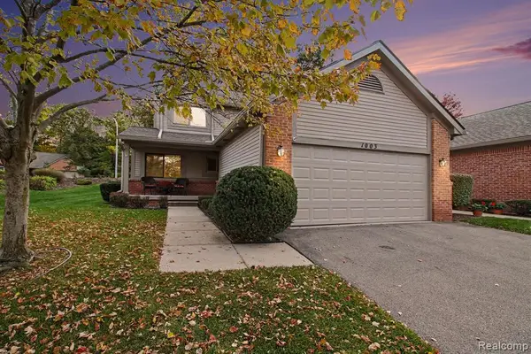 1003 Pinewood, Brighton, MI 48116