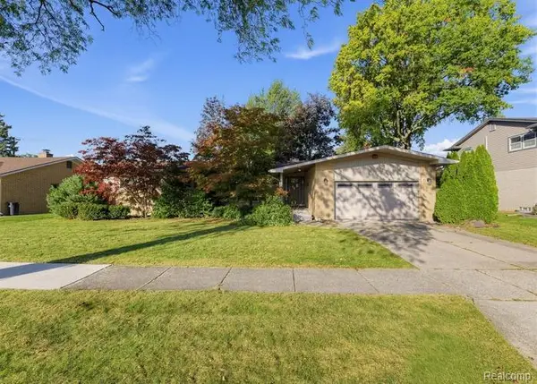 10078 Kolb, Allen Park, MI 48101