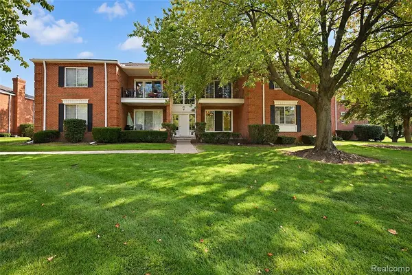 700 E Fox Hills, Bloomfield Hills, MI 48304