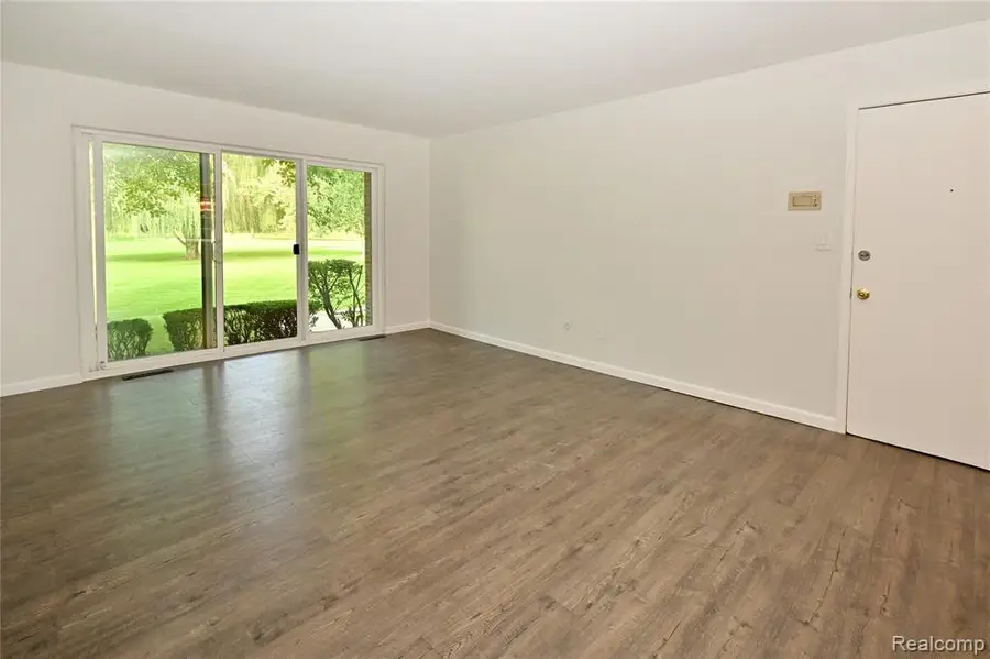 700 E Fox Hills, Bloomfield Hills, MI 48304 - #2