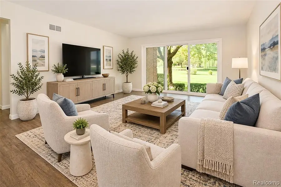 700 E Fox Hills, Bloomfield Hills, MI 48304 - #3