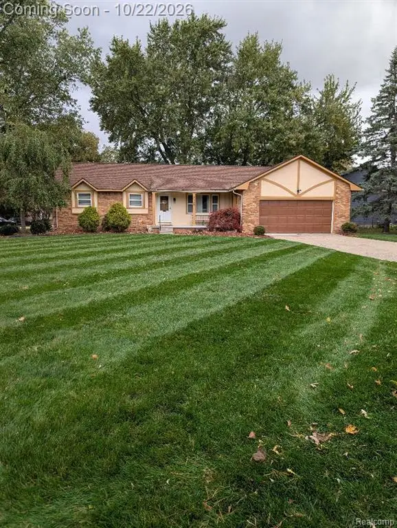 5335 Old Franklin, Grand Blanc, MI 48439