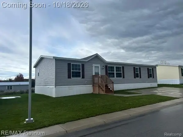 9439 Crystal Tarn, Fenton, MI 48430