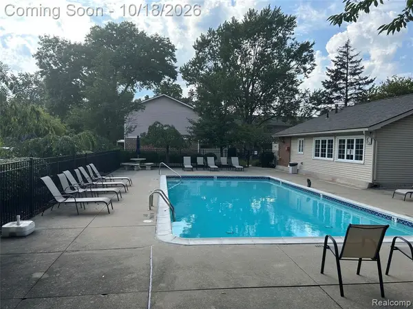 915 Kirts, Troy, MI 48084