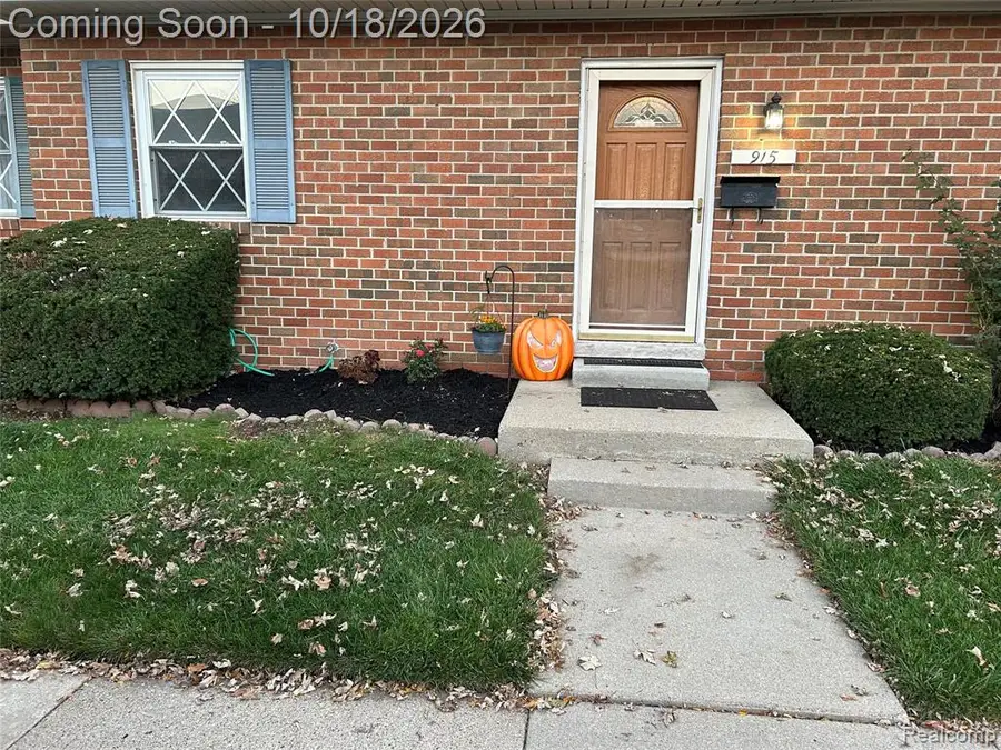 915 Kirts, Troy, MI 48084 - #2