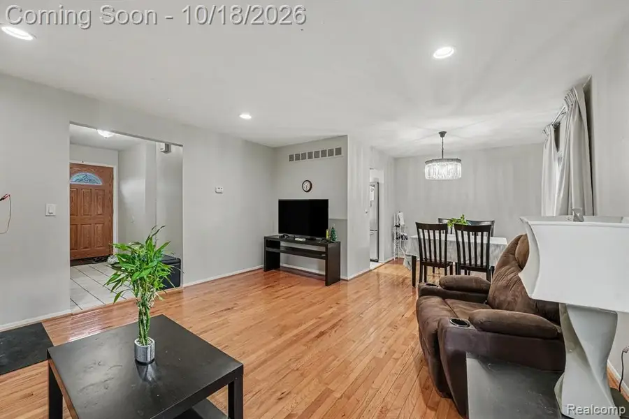 915 Kirts, Troy, MI 48084 - #3