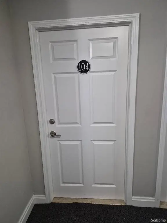 6139 Orchard Lake #104, West Bloomfield, MI 48322 - #2