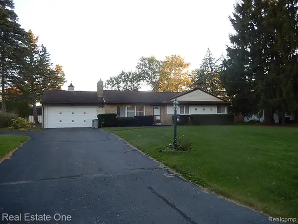 1092 Woodworth, Grand Blanc, MI 48439