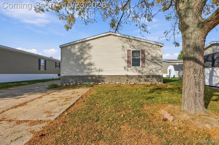 1220 Briar Downs, Burton, MI 48529 - #2