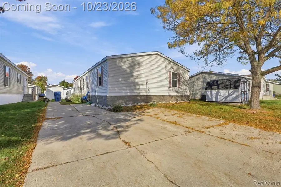 1220 Briar Downs, Burton, MI 48529 - #3