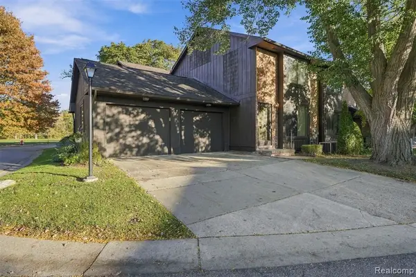 37160 Clubhouse, Sterling Heights, MI 48312