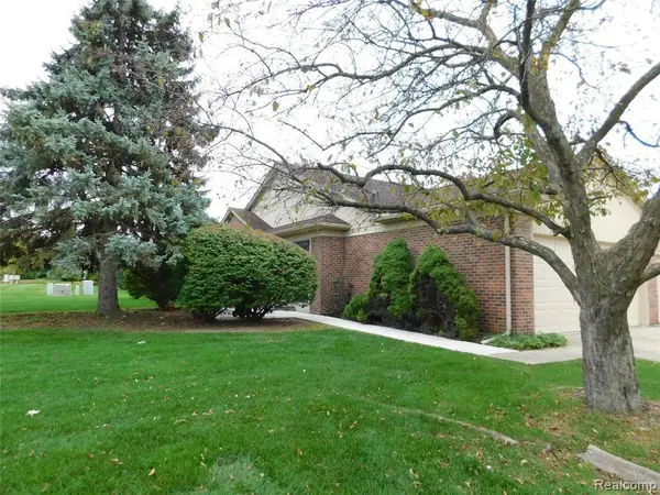 15914 New Bedford #361, Clinton Township, MI 48038
