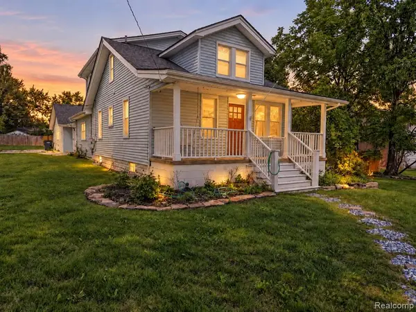 240 W Wattles, Troy, MI 48098